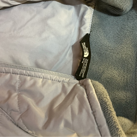 The North Face Women's Light Gray and Dark Gray Ski Jacket - Picture 3 of 10
